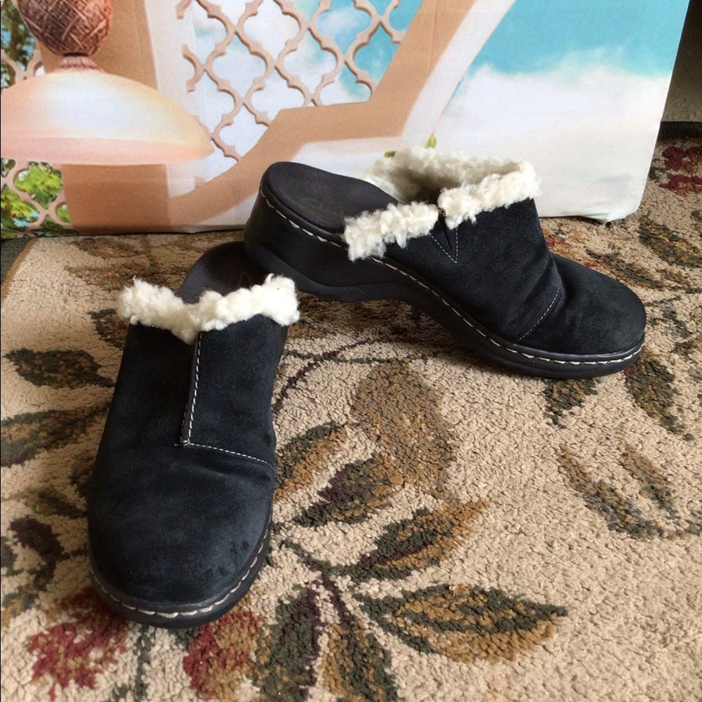 Black and white Clark's bendables clogs size 9